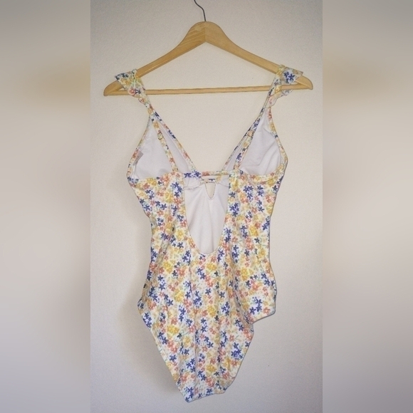 Shade & Shore One Piece Flutter Sleeve Floral Bathing Suit Size Small - Picture 3 of 5